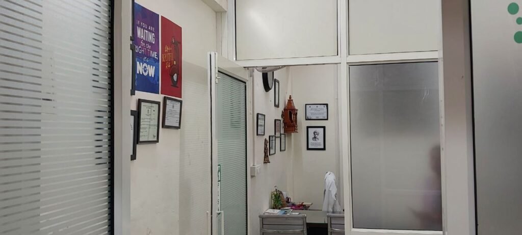 Alt="gynecologist-doctor-in-Noida"/>